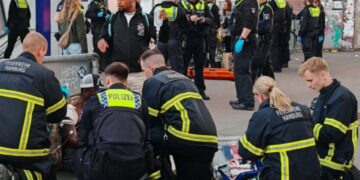Allemagne: Une femme poignarde 17 personnes dans la gare de Hambourg