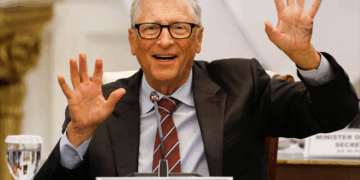 Un coup porté à Elon Musk: La fondation de Bill Gates prévoit de distribuer plus de 200 milliards de dollars d&rsquo;ici  2045