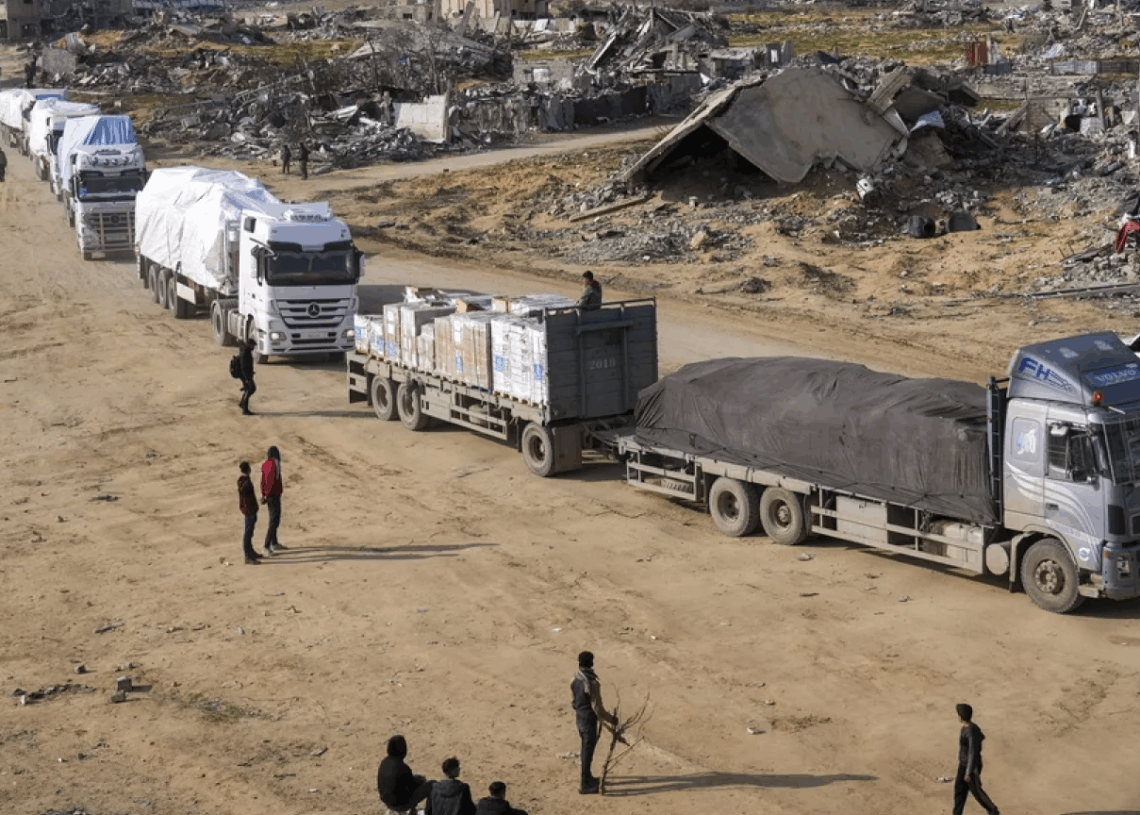 Gaza: 9 camions d’aide autorisés à entrer ce lundi, « une goutte d’eau dans l’océan », selon l’ONU