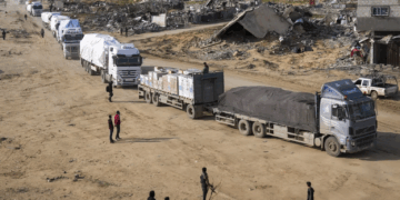 Gaza: 9 camions d’aide autorisés à entrer ce lundi, « une goutte d’eau dans l’océan », selon l’ONU