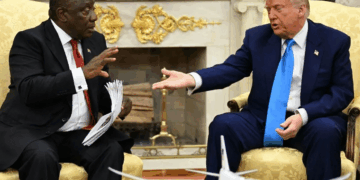 « Génocide blanc »: Trump tend un piège un président sud-africain lors d&rsquo;une visite à la Maison Blanche