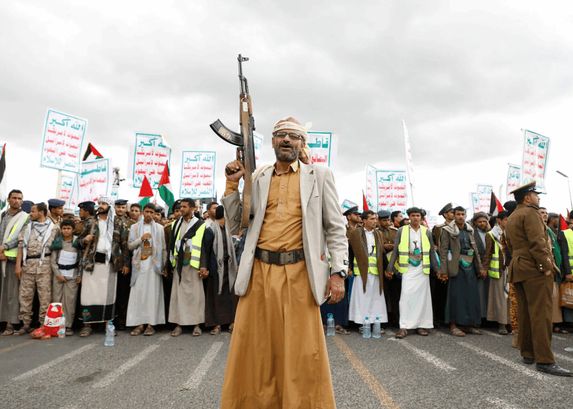 Yémen: Les Houthis menacent d’attaquer les navires américains en mer Rouge si les Etats-Unis frappent l’Iran