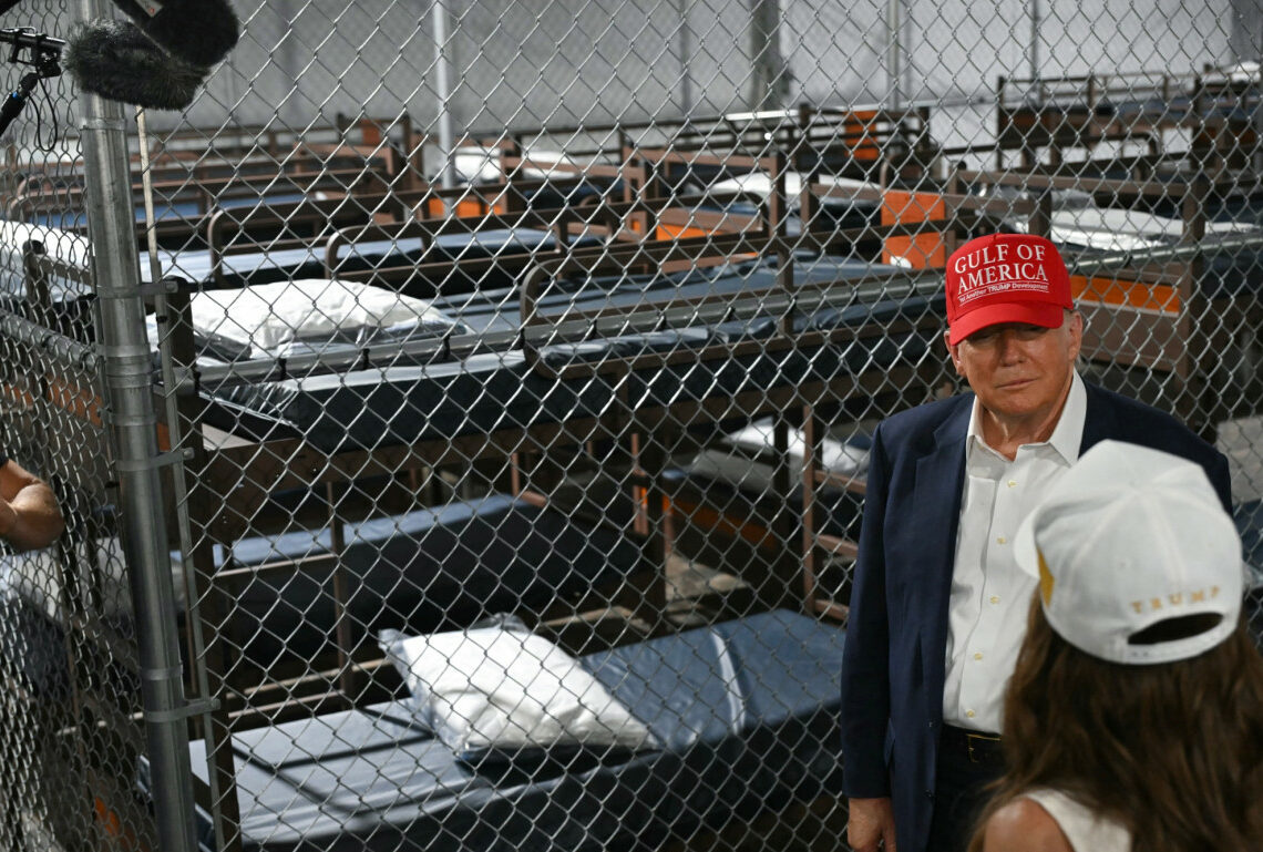 L&rsquo;«Alcatraz des alligators» : Trump visite sa nouvelle prison et se moque du sort des détenus
