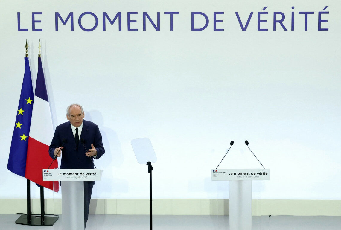 Suppression de jours fériés, gel des dépenses: le plan du Premier ministre français contre le “danger mortel” de la dette