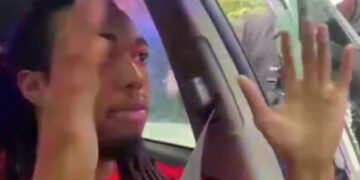 VIDÉO – États-Unis : un policier suspendu après avoir frappé un homme noir lors d&rsquo;un contrôle routier