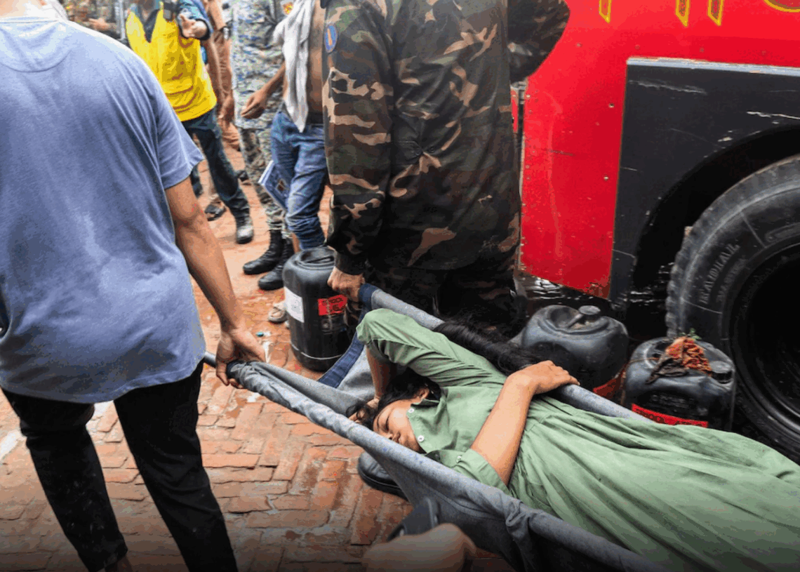 Au moins 19 morts: Un avion militaire s’écrase sur une école au Bangladesh