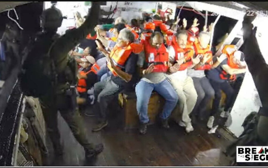 Un tunisien à son bord: Les soldats israéliens kidnappent l&rsquo;équipage du Handala qui se dirigeait vers Gaza