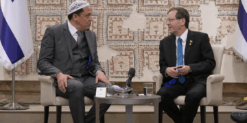 Visite en Israël: une organisation porte plainte contre l’imam Hassen Chalghoumi pour « haute trahison »