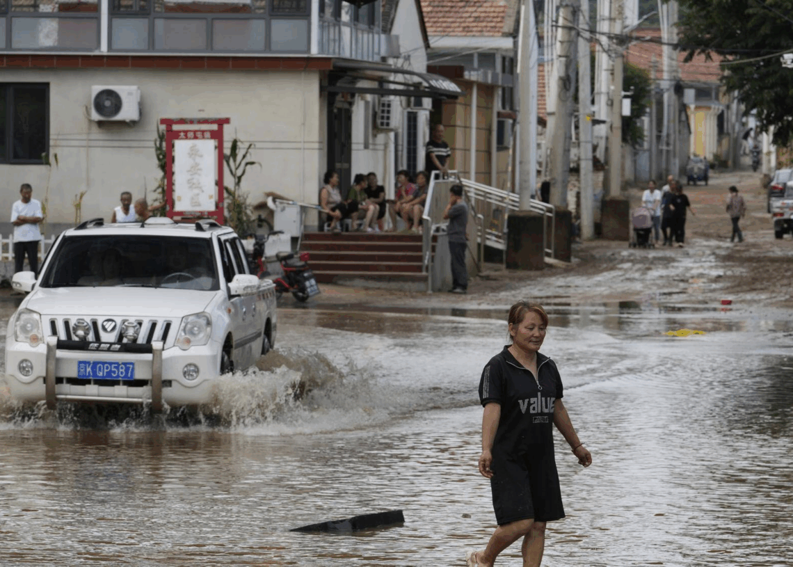 Chine: De fortes pluies à Pékin font 30 morts et provoquent plus de 80 000 évacuations