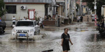 Chine: De fortes pluies à Pékin font 30 morts et provoquent plus de 80 000 évacuations
