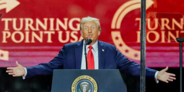 Kirk ; hommage et déclaration de guerre