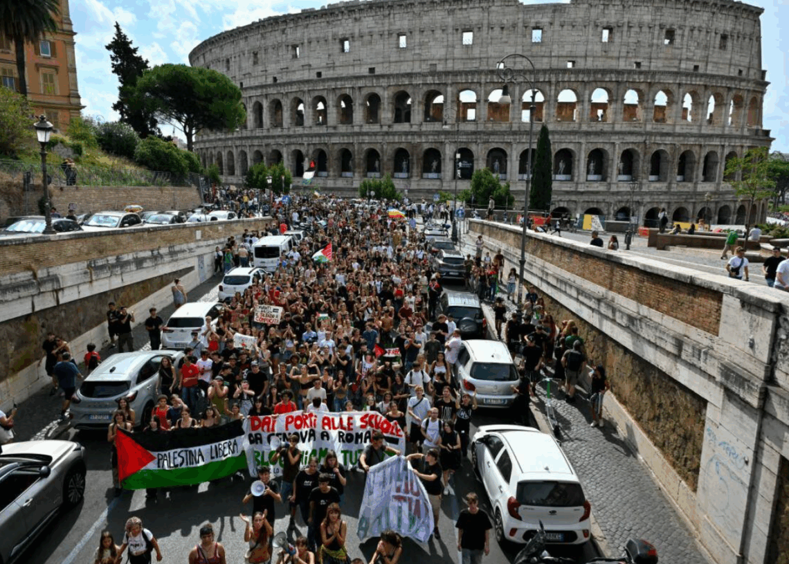 « Contre le génocide, bloquons tout »: Des dizaines de milliers de manifestants à travers l’Italie en soutien à Gaza