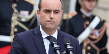 France : Lecornu, homme de record