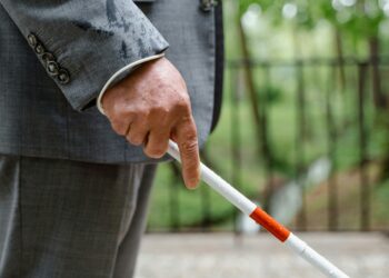 Il a touché 1 million d&rsquo;euros d&rsquo;aides: Un Italien qui  prétendait être aveugle depuis 50 ans, s&rsquo;est fait démasqué