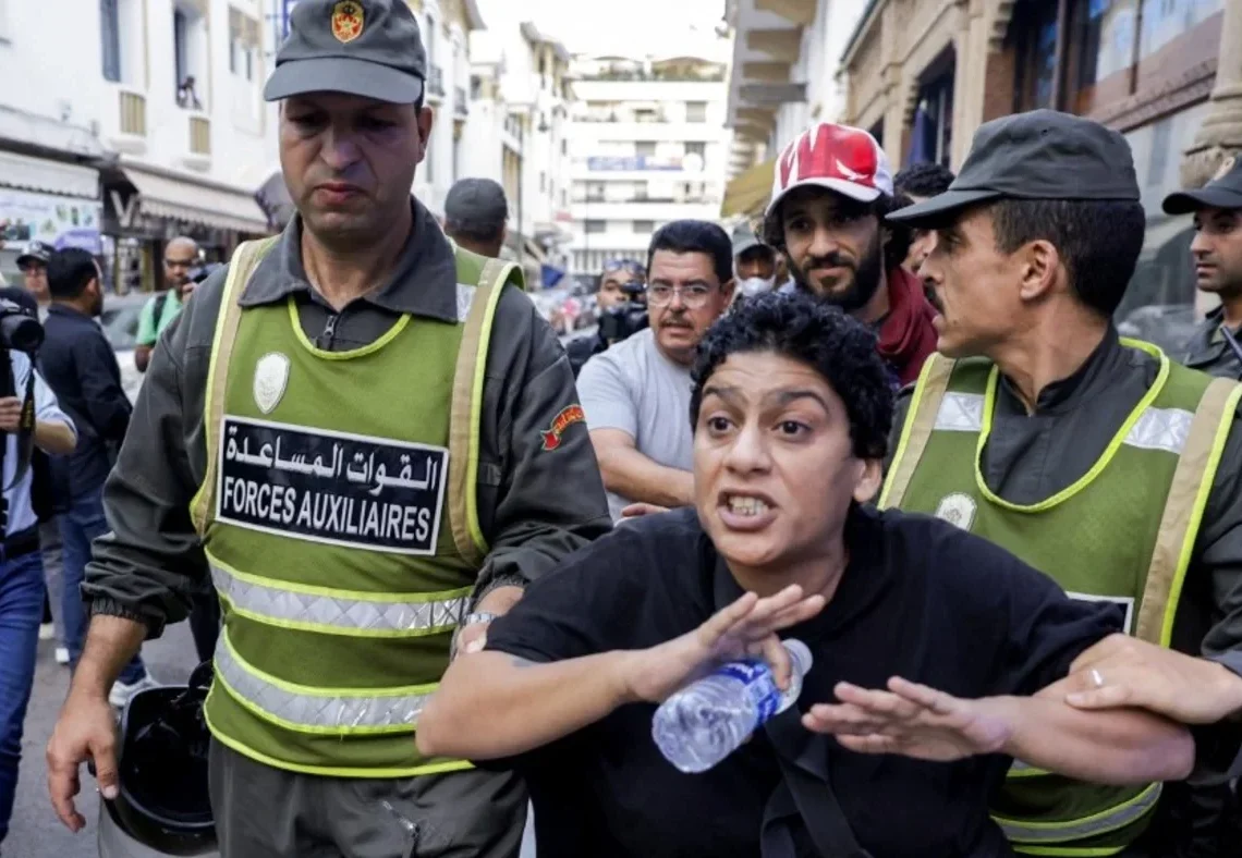 Jusqu’à 15 ans de prison: 1500 personnes poursuivies en justice après les manifestations au Maroc