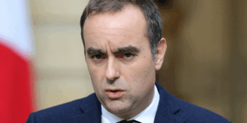 La France se dote d&rsquo;un nouveau gouvernement… avec  11 ministres reconduits