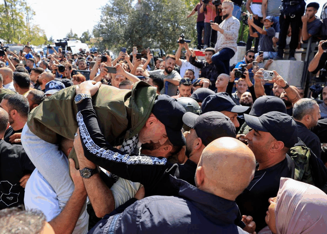 Gaza: Scènes de liesse en Israël et en Palestine suites au retour des otages des deux camps