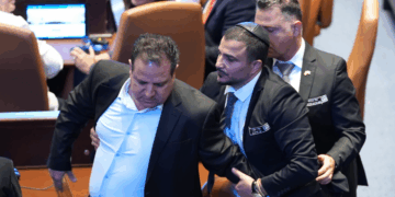 Ils réclament la reconnaissance de la Palestine: Le discours de Donald Trump à la Knesset interrompu par deux députés