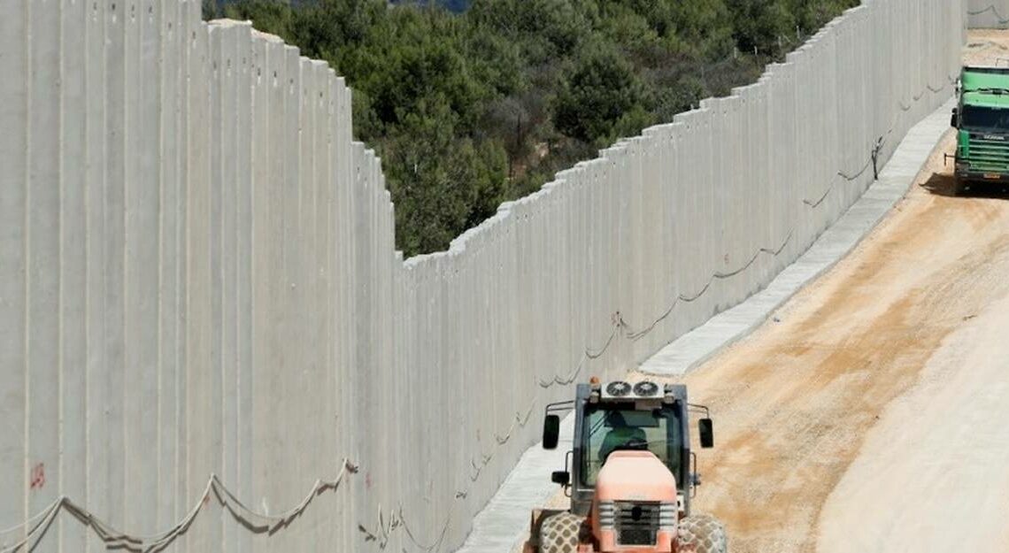 Le Liban va déposer « une plainte urgente » contre Israël à l’ONU pour la construction d’un mur à sa frontière sud