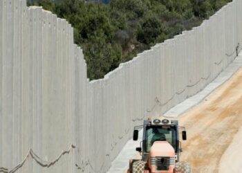 Le Liban va déposer « une plainte urgente » contre Israël à l’ONU pour la construction d’un mur à sa frontière sud