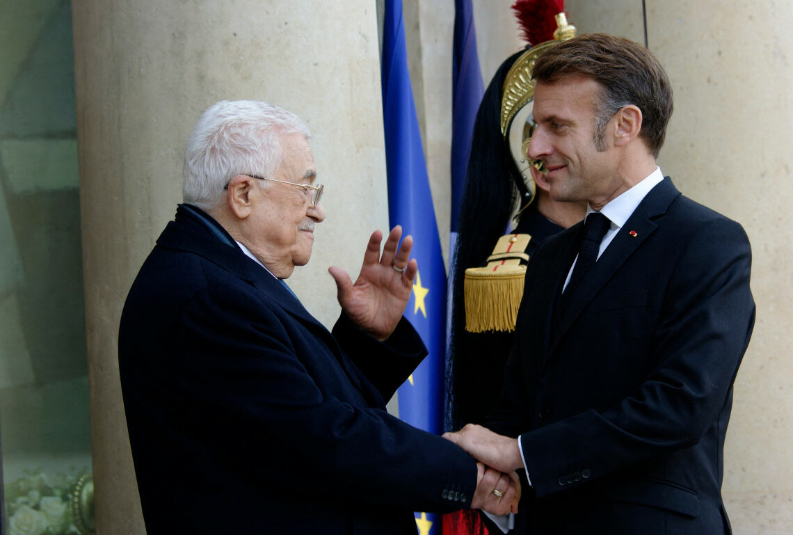 Élections, colonies en Cisjordanie… Ce qu’il faut retenir de la rencontre entre Emmanuel Macron et Mahmoud Abbas