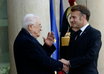 Élections, colonies en Cisjordanie… Ce qu&rsquo;il faut retenir de la rencontre entre Emmanuel Macron et Mahmoud Abbas