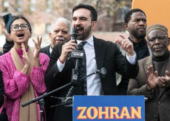 Ex-rappeur, musulman, socialiste : qui est Zohran Mamdani, favori à la mairie de New York ?