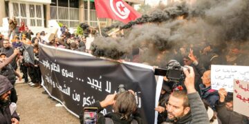 En photos: une foule « marche contre l’injustice »  à Tunis