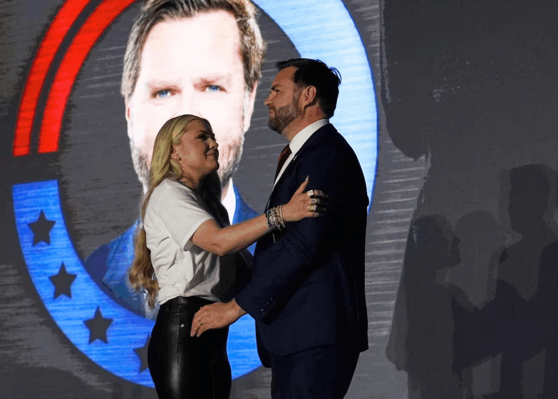 Etats-Unis: L’étreinte entre J.D. Vance et la veuve de Charlie Kirk fait scandale