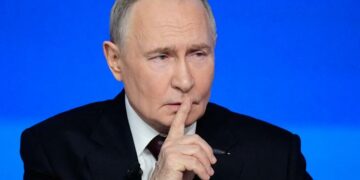 Poutine droit dans ses bottes, mais…