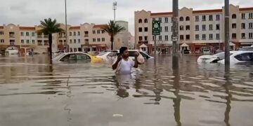 Tempête aux Émirats : routes inondées et vols annulés