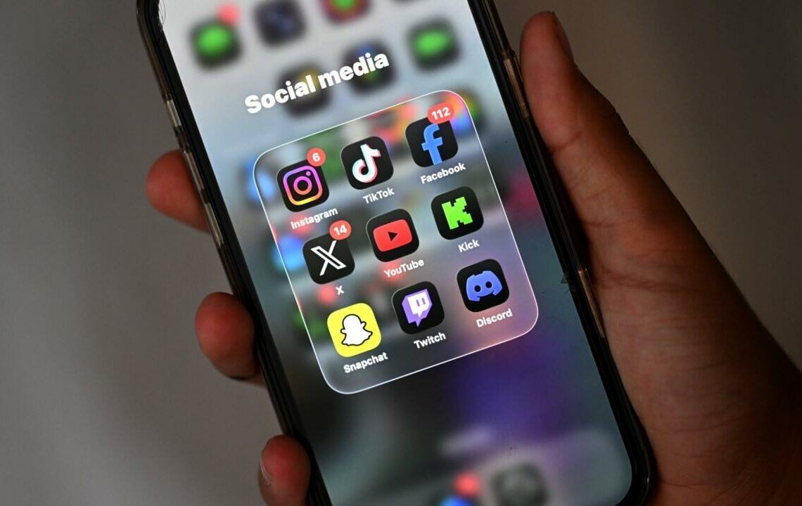 Une première mondiale: En Australie, les moins de 16 ans sont désormais exclus des réseaux sociaux