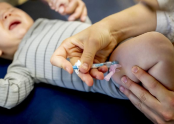 Des experts nommés par le controversé Robert Kennedy. Jr recommandent de ne plus vacciner les nourrissons contre l’hépatite B