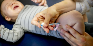 Des experts nommés par le controversé Robert Kennedy. Jr recommandent de ne plus vacciner les nourrissons contre l’hépatite B