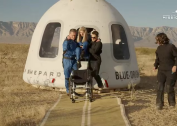 Une première mondiale: une personne en fauteuil roulant voyage dans l’espace