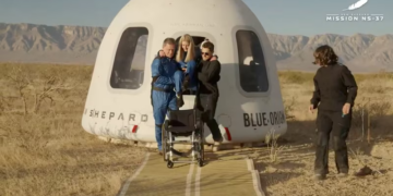 Une première mondiale: une personne en fauteuil roulant voyage dans l’espace