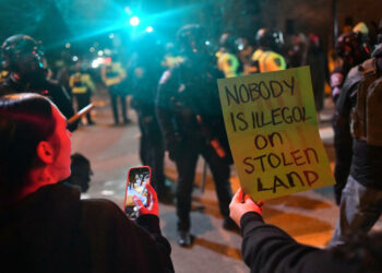 Heurts à Minneapolis: Trump menace d&rsquo;invoquer l&rsquo;Insurrection Act pour déployer l&rsquo;armée