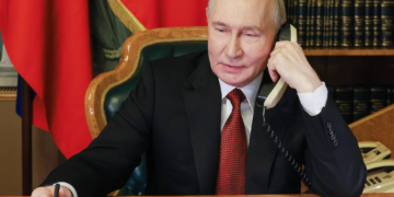 Poutine s&rsquo;entretient avec les dirigeants israélien et iranien pour « réduire les tensions »