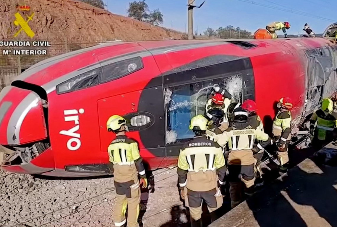Une collision de train « étrange » fait 39 morts en Espagne: le Premier ministre décrète trois jours de deuil national