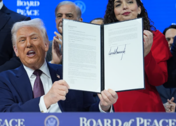 Huit pays musulmans participent: Donald Trump signe la charte fondatrice du « Conseil de paix »