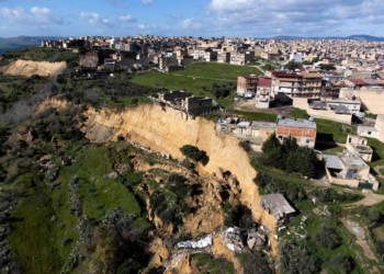 Glissement de terrain en Sicile: plus de 1.500 évacués face à un risque persistant