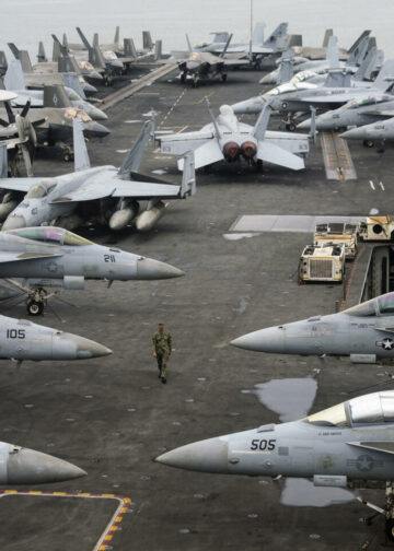 Les États-Unis ont abattu un drone iranien qui approchait un porte-avions « de manière agressive » en mer d&rsquo;Arabie