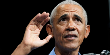 « Un spectacle de clowns » : Barack Obama réagit à la vidéo raciste partagée par Trump le grimant en singe