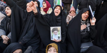 L&rsquo;ayatollah Ali Khamenei sera inhumé dans la ville sainte de Machhad