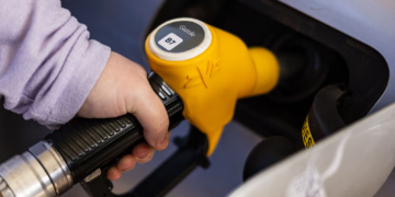 Le baril de pétrole franchit les 90 dollars