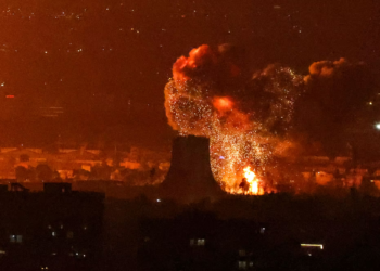 « Sans dommages »: Des frappes israélo-américaines visent un dépôt de pétrole à Téhéran