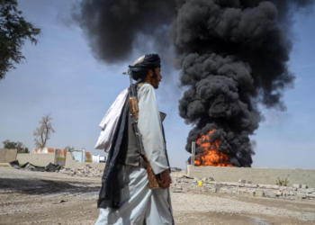 Le Pakistan annonce avoir frappé des sites militaires en Afghanistan