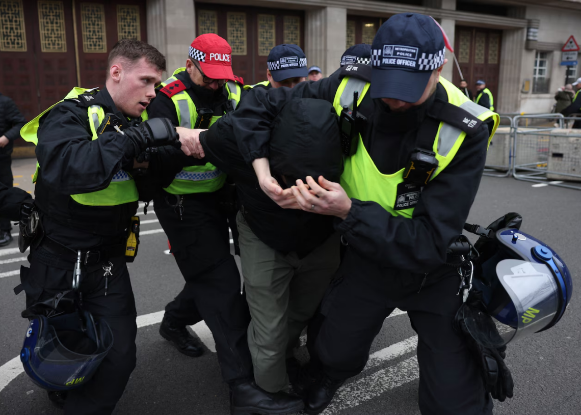 Enquête ouverte: 12 personnes interpellées lors d’un rassemblement pro-palestinien à Londres