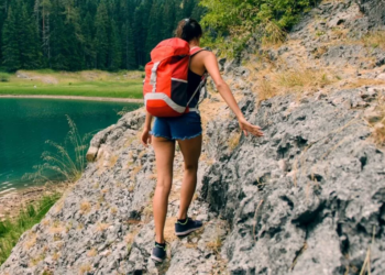 Trend sur Tik Tok: De plus en plus de femmes se font abandonner par leur mec en pleine randonnée