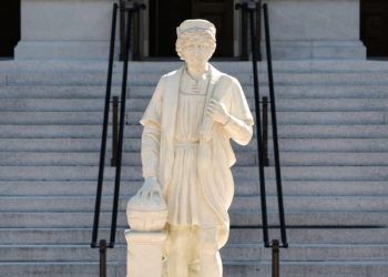 « Bataille mémorielle »: Trump installe une statut de Christophe Colomb près de la Maison-Blanche